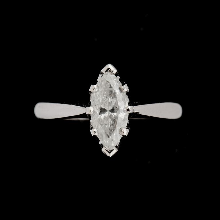 RING, 18k vitguld med navettslipad diamant ca 0,90 ct. Vikt ca 3 g.