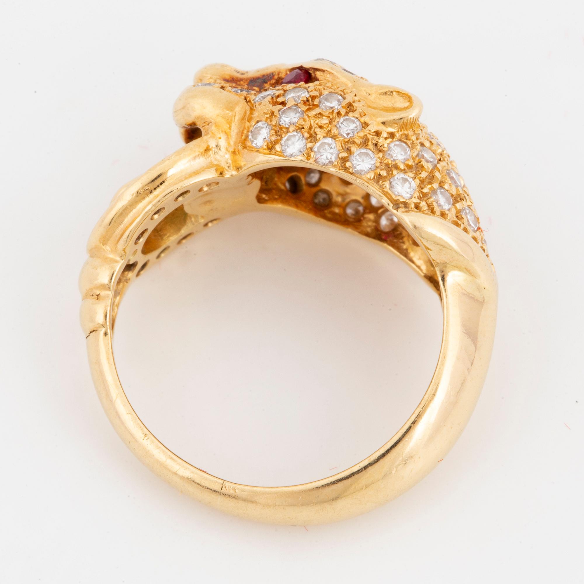 RING, 18K guld med diamanter, rubin och smaragd.