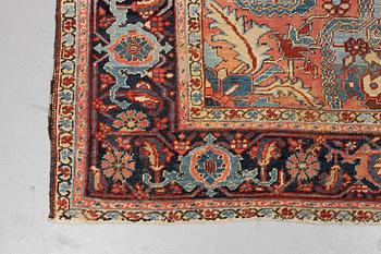 A carpet, semi-antique Heriz, ca 376-373,5 x 267 cm.