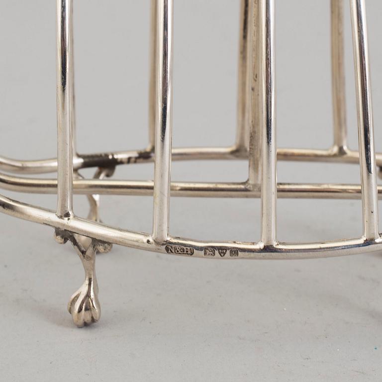 NATHAN & HAYES, Toastrack, silver, Chester, 1907.