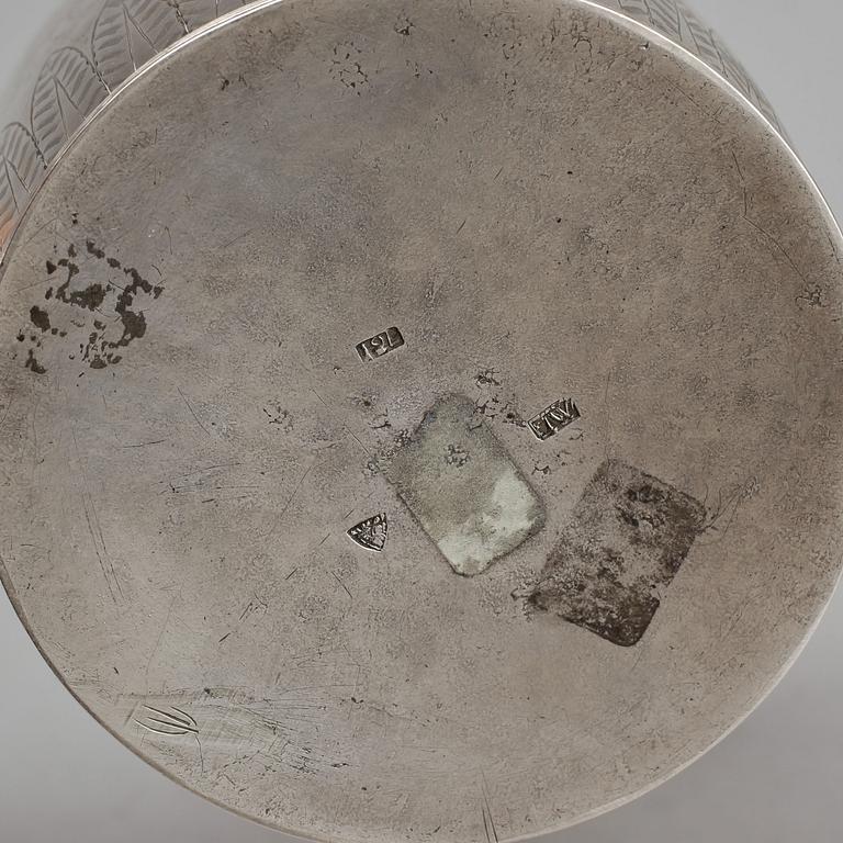 KAFFEKANNA, silver, otydliga mästarstämplar, sannolikt Tyskland, empirestil, omkr 1900. Vikt 765 gram.