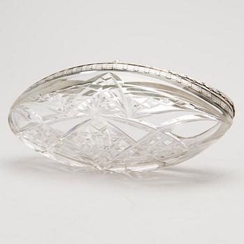 KAVIAR SKÅL, silver och slipat glas, Ryssland, Moskva 15 artellen, daterad 1914.