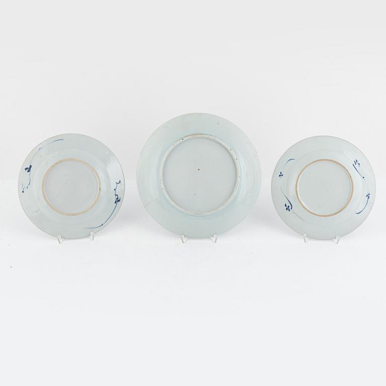 A pair of blue and white Chinese porcelain plates and a deep serving dish, Qing dynasty, 18th century.