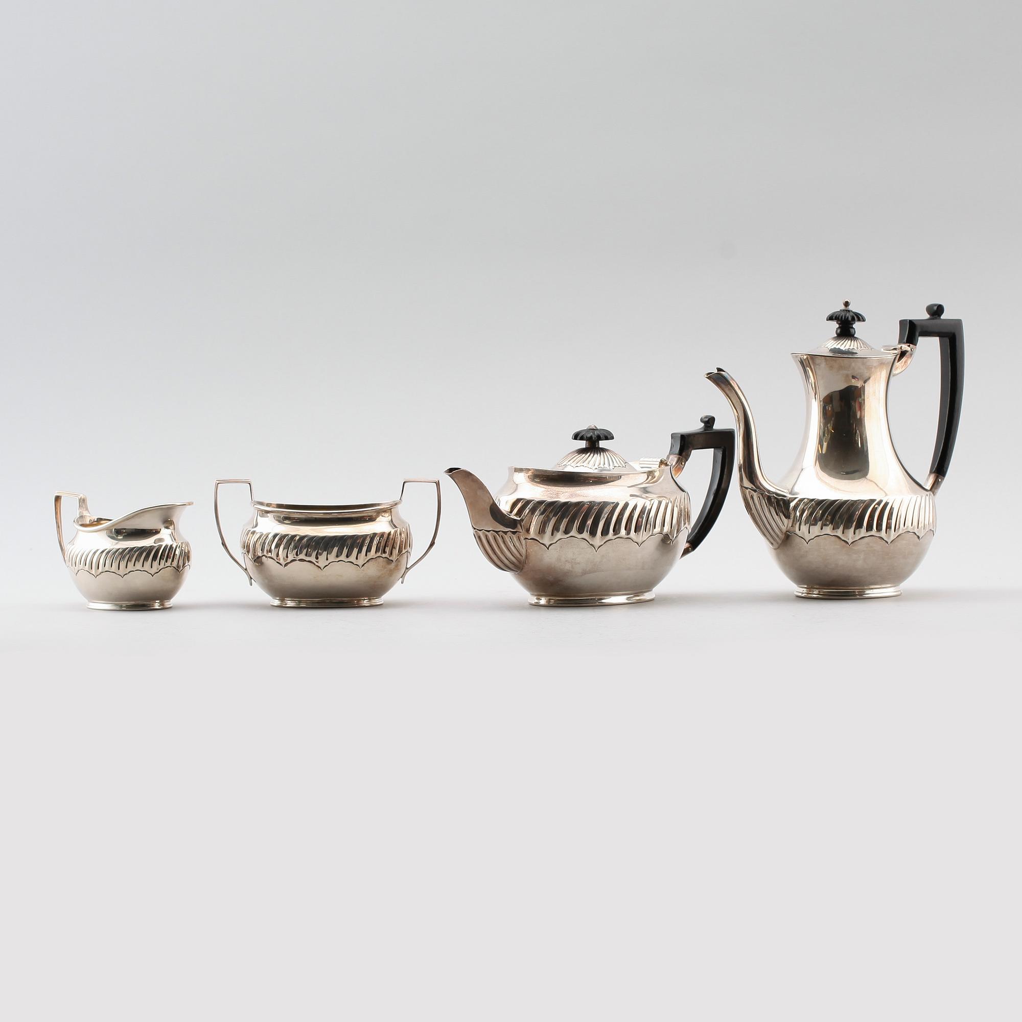 KAFFE- OCH TESERVIS, 4 delar, silver, Collingwood & Co, 26 Conduit Street, London 1894/95. Total vikt ca 1118 g.