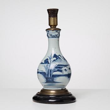 BORDSLAMPA, porslin, Kina 1800-tal.