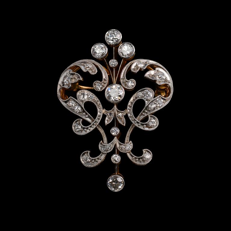 A BROOCH / PENDANT, 8/8 and 16/16 cut diamonds c. 1.85 ct. H/ vs-si. 18K gold. Weight 12.1 g.