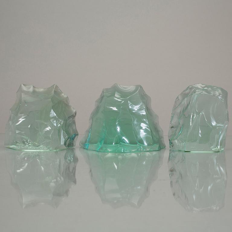 SKULPTURER, 7 st "Isberg", glas, Vicke Lindstrand, signerade, Kosta Boda.