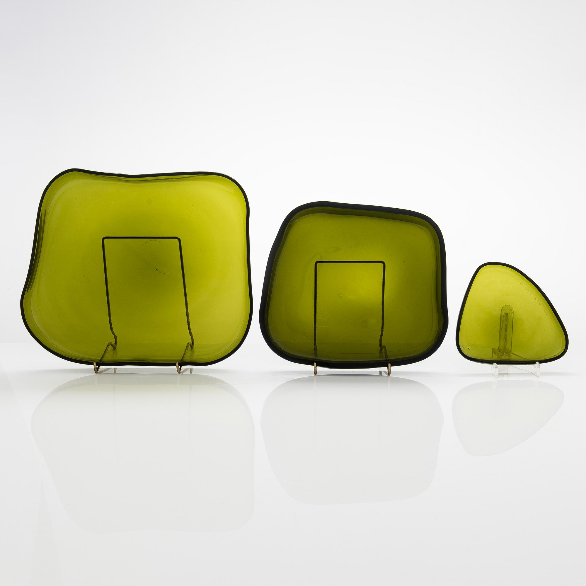 Alvar Aalto, three '3900-37-39-40' plates signed Alvar Aalto Iittala -56.