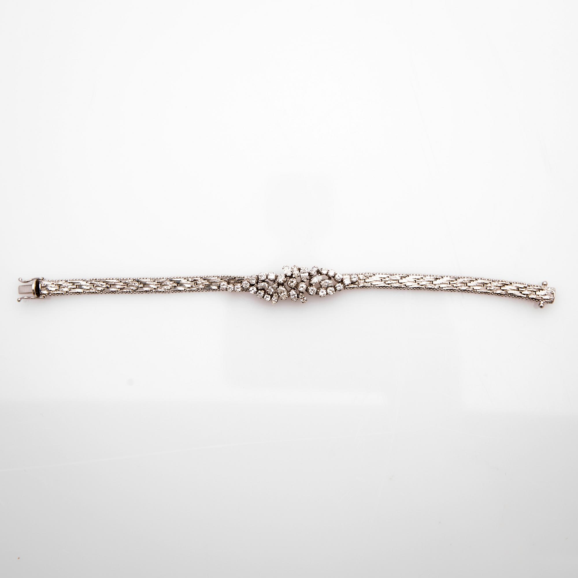 Bracelet, 18K white gold with cabochon-cut and brilliant-cut diamonds.