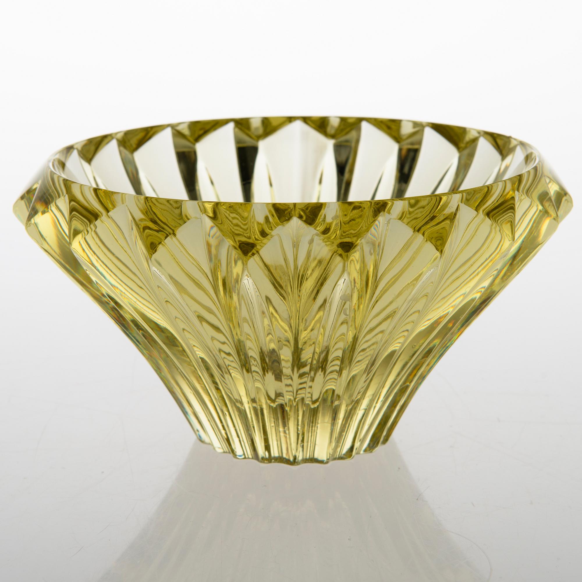 AIMO OKKOLIN, A 'Petals' bowl, signed Aimo Okkolin Riihimäen lasi Oy.