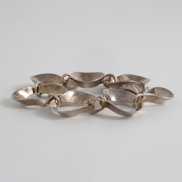 PER DÅVIK, Altonm Falköping, 1974, a bracelet.