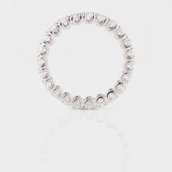 RING, sk eternityring, med briljantslipade diamanter, ca 2.00 ct.
