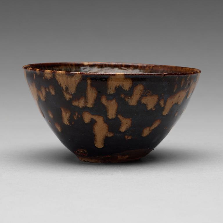 A Jizhou tortoiseshell-glazed bowl, Song dynasty (960-1279).