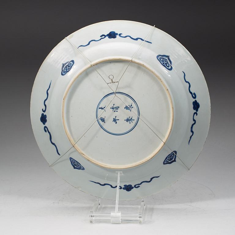 A blue and white dish, Qing dynasty, with Kangxis six character mark and period (1662-1722).