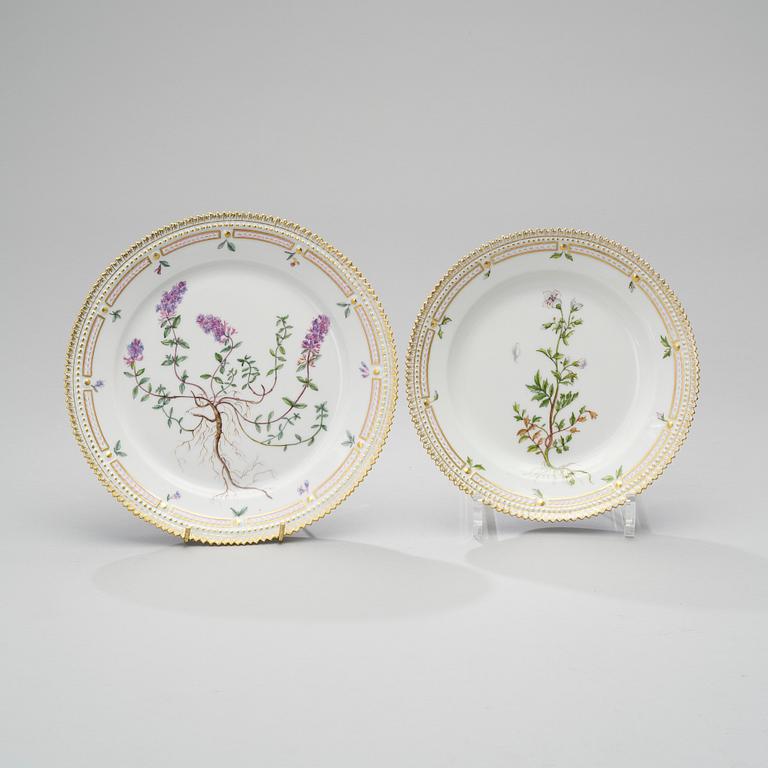 TWO PLATES "Flora Danica", Royal Copenhagen, omkring 1900-talets mitt.