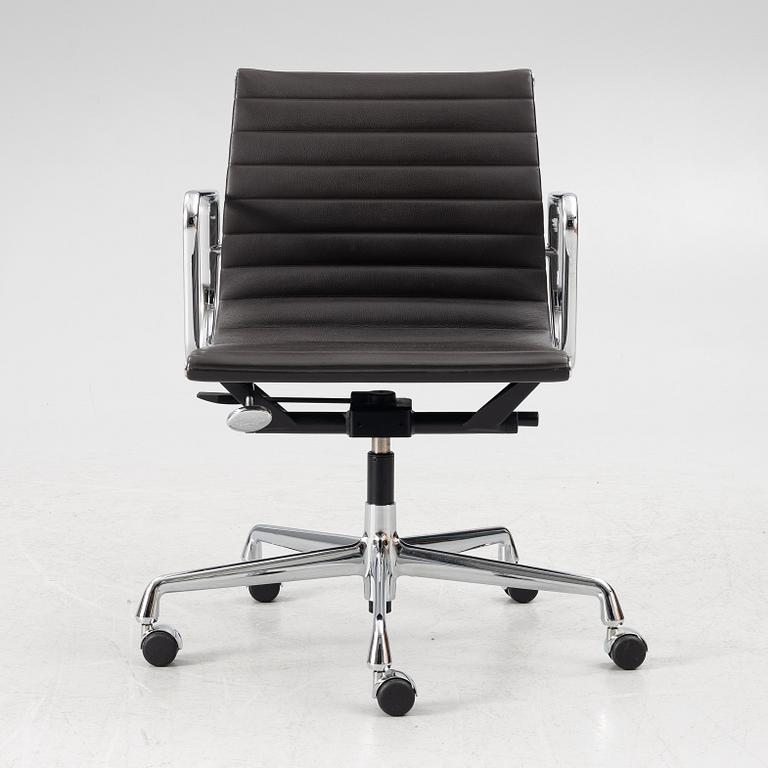 Charles & Ray Eames, kontorsstol, EA 117, Vitra, 2019.