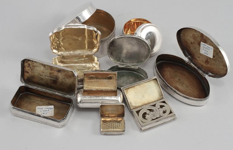 DOSOR, 9 st, silver, 1800-tal respektive 1900-tal, total vikt 395 gram.