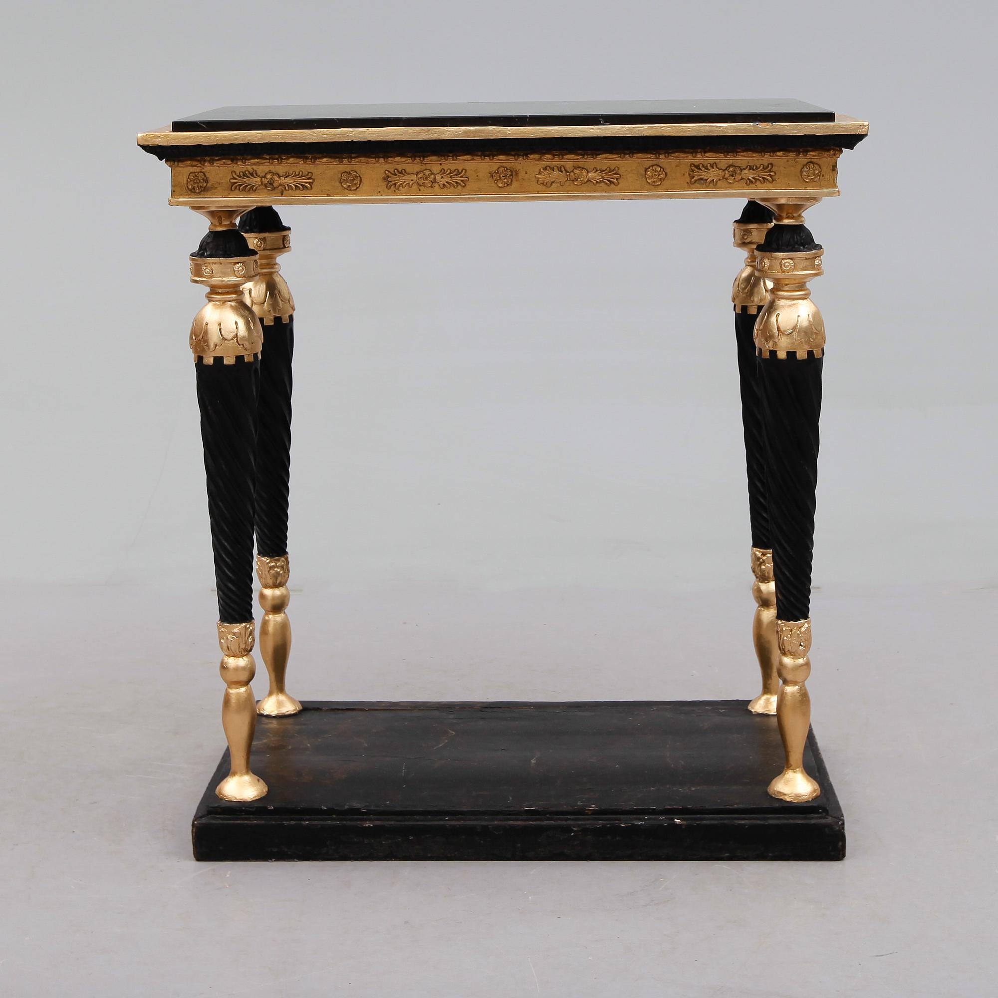 KONSOLBORD, sengustavianskt, omkring år 1800.