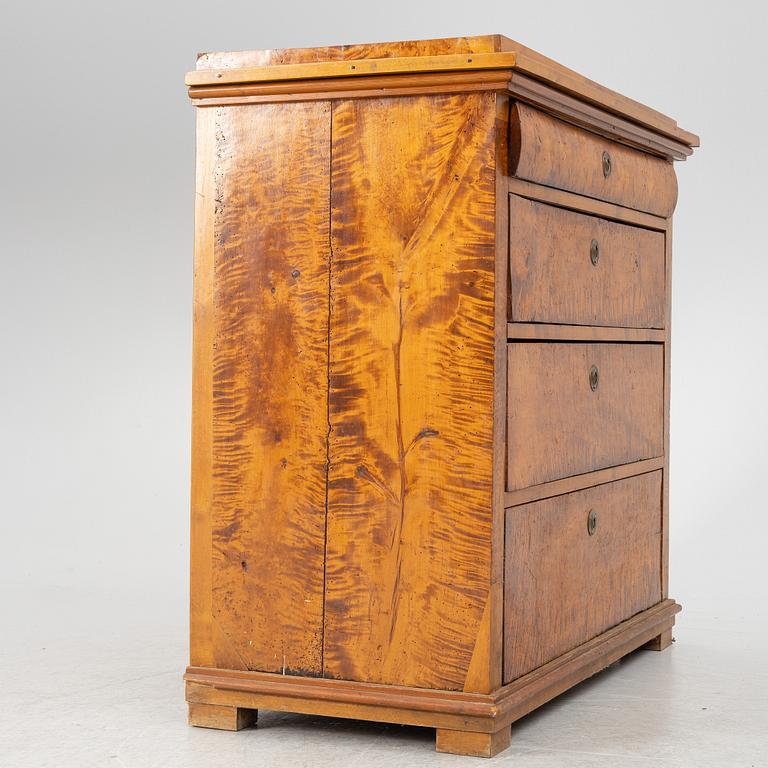 A chest of drawers, 19th century.
