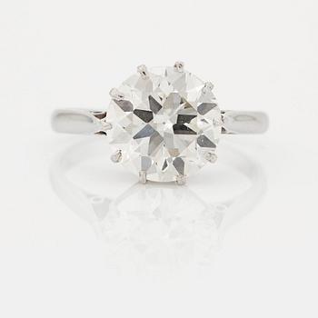 883. A RING set with an old-cut diamond.