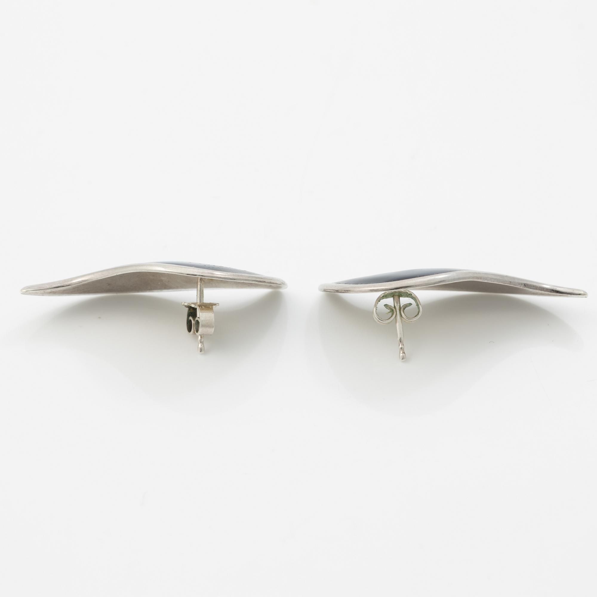 David Andersen, brooch, a pair of earrings and a pendant, silver and enamel.