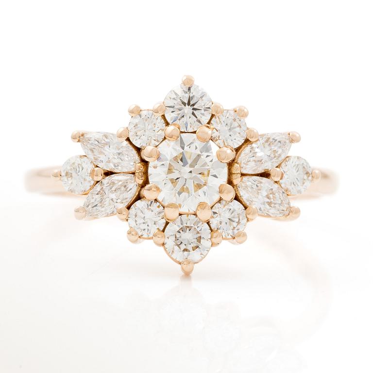 Ring 14K roséguld i form av blomma med briljantslipade och markisslipade diamanter.