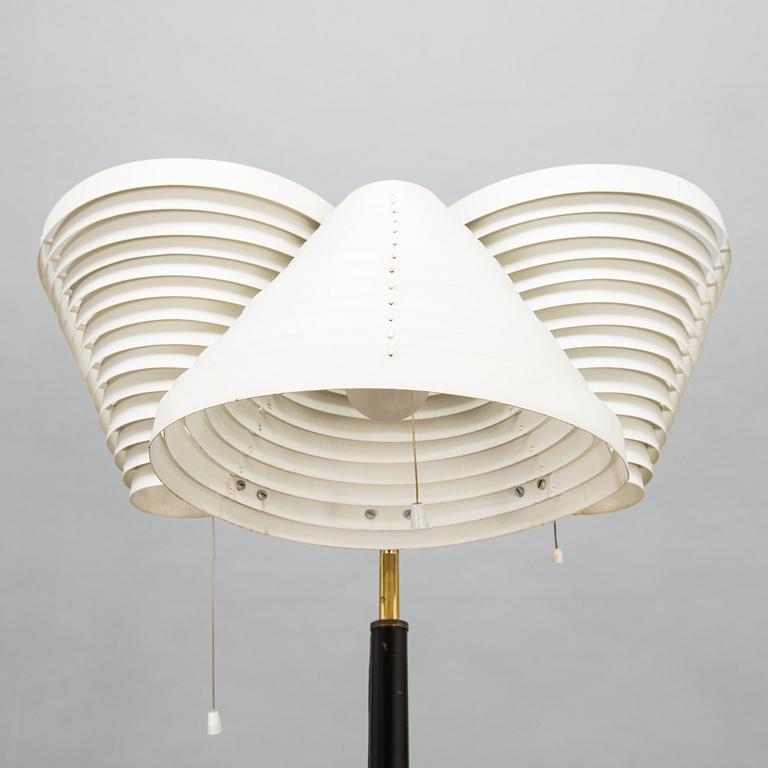 Alvar Aalto, golvlampa, modell A 809, Valaistustyö.