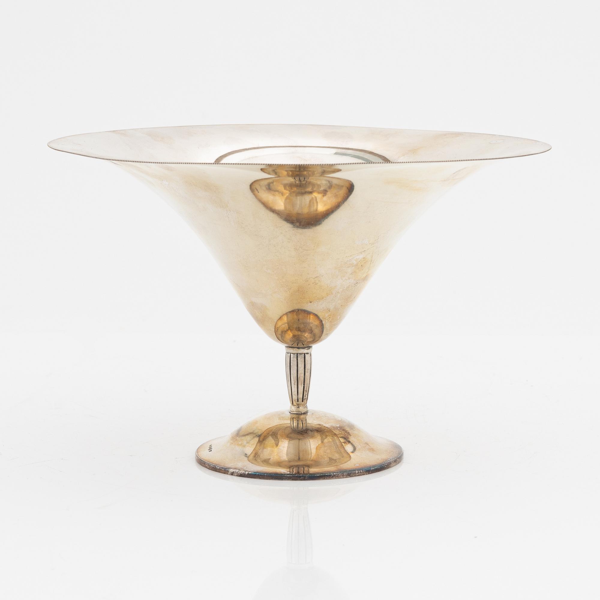 Swedish silver bowl on foot, bearing the mark of GAB, Stockholm 1927.