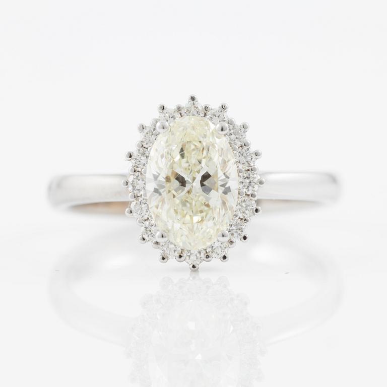 Ring 18K white gold set with an oval brilliant-cut diamond, accompanied by a GIA report.