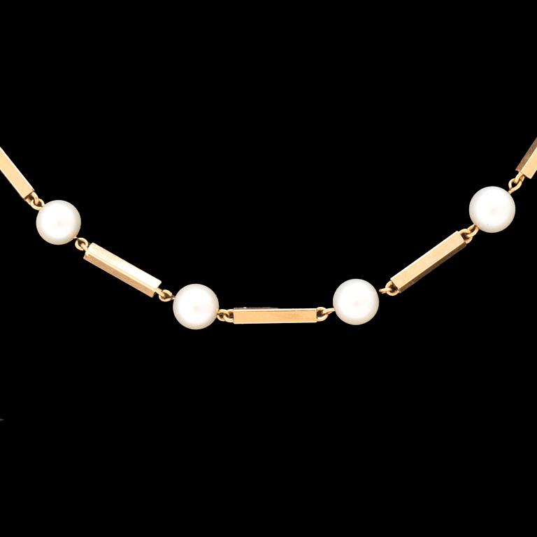 A set of 18K gold necklace and earrings with cultured pearls.
