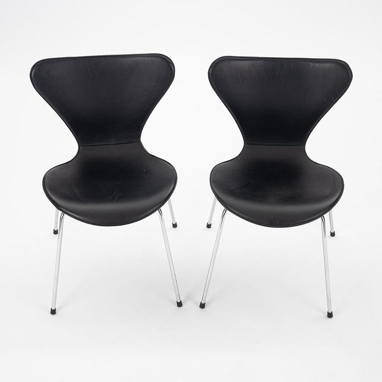 Arne Jacobsen, six 'Series 7' chairs, Fritz Hansen, Denmark.