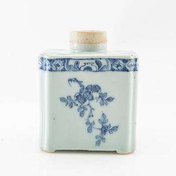 Tedosa China Qing Dynasty 18th century porcelain.