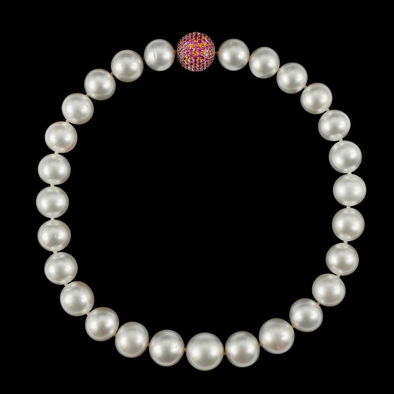 A NECKLACE, south sea pearls 14.3-17.0 mm. Clasp with multicolor sapphires c. 7.50 cts. Length 42 cm.