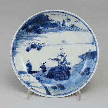 A blue and white dish, Ming dynasty, Tianqi/Chongzhen (1621-44).