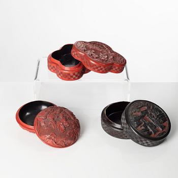 Ask med lock, tre stycken, lack. Sen Qingdynasti.