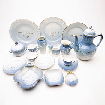 Bing & Grøndahl, Service 91 pcs "Måsen", Denmark, 20th century.