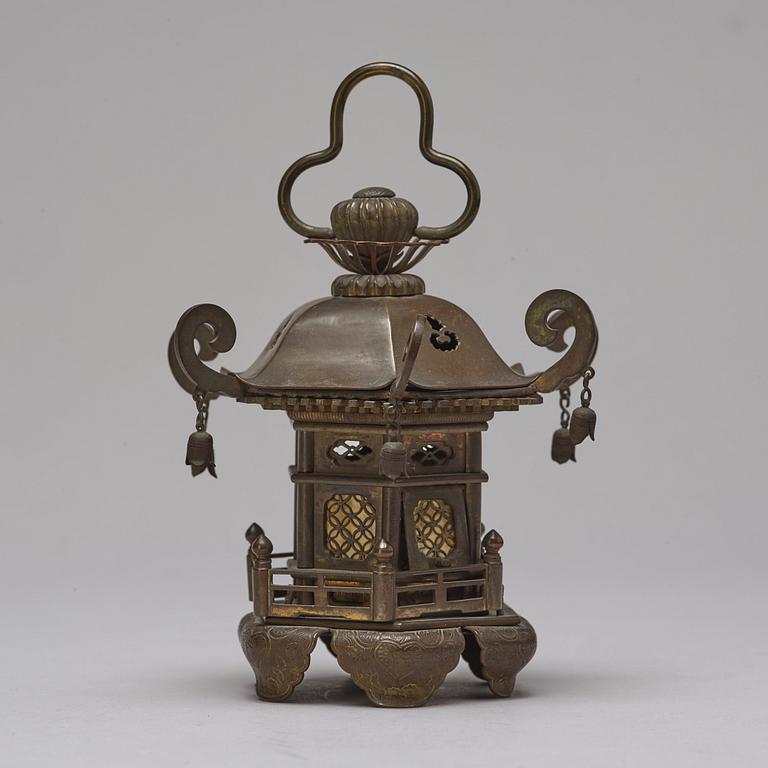 A Japanese tray, miniature pagoda and basket, early 20th Century.