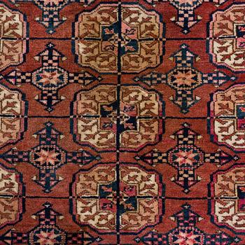A CARPET, semi-antique Tekke Turkmen, ca 346 x 219 cm.