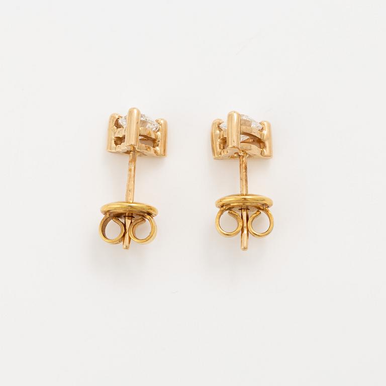 Earrings, a pair, 18k gold with heart-shaped diamonds.