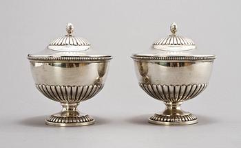 SOCKERSKÅLAR, ett par, silver, Stockholm, 1908. Vikt 523 g.