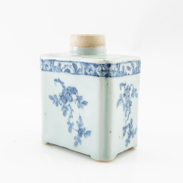 Tedosa China Qing Dynasty 18th century porcelain.