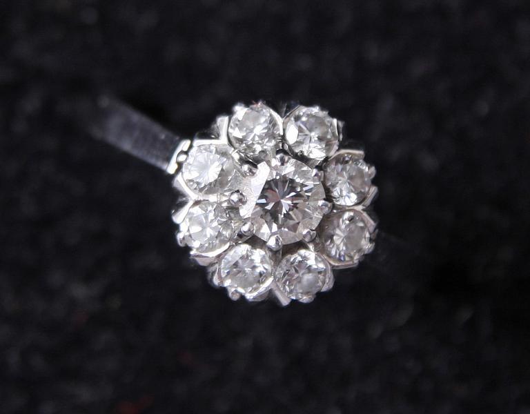 RING, vitguld 18 K med 8+1 diamanter, tot 0,56 ct enl gravyr.