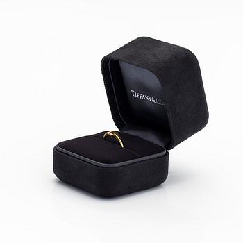 Tiffany & Co, a "T-wire" 18K gold ring.