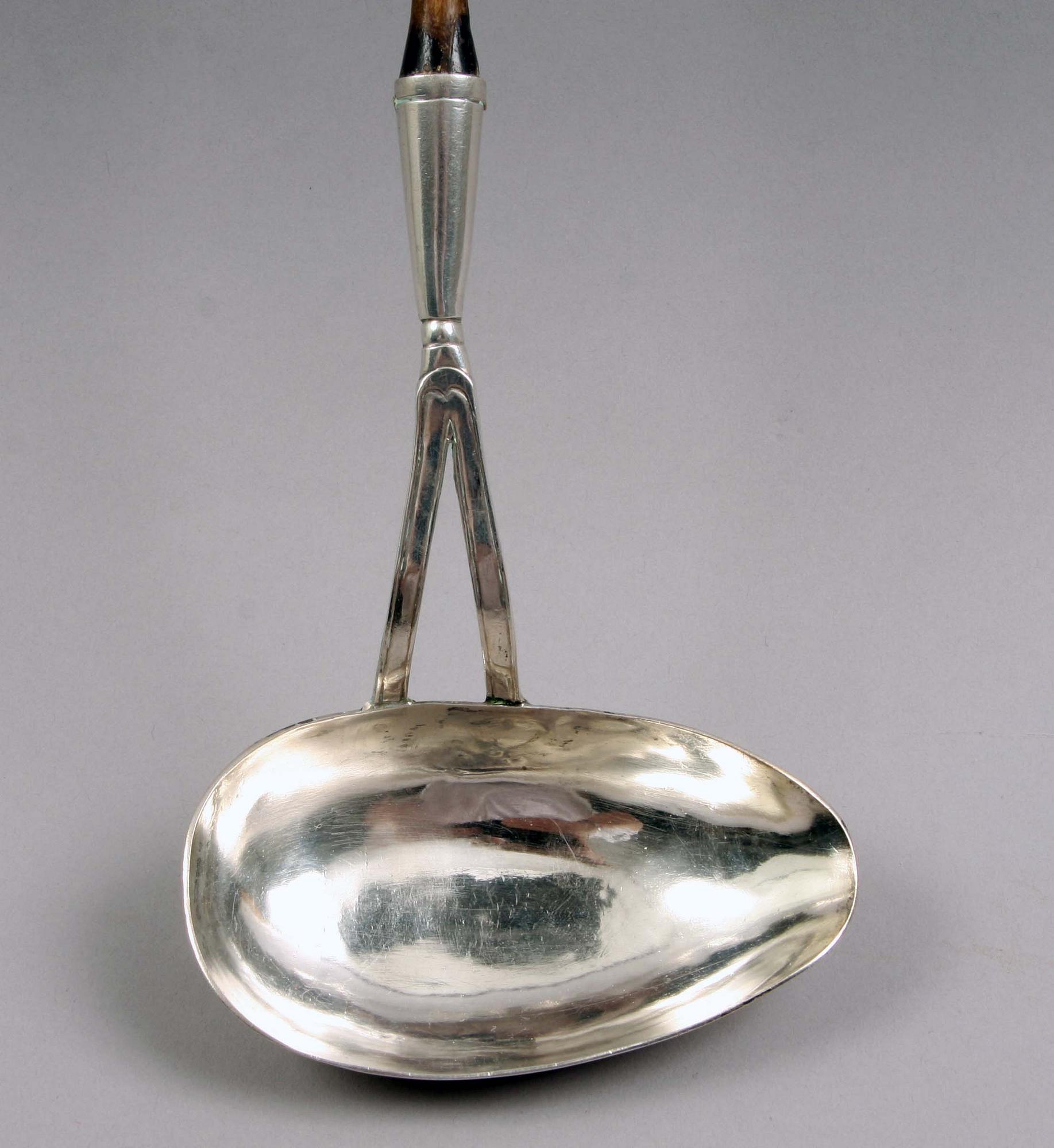 SOPPSLEV, silver. Empire, 1800-talets första hälft.