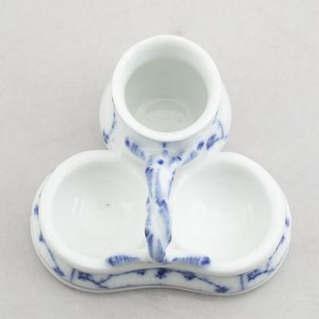 Three small jugs/creamers, a pair of small vases and two salt cellars, "Blue Fluted"/"Musselmalet", Royal Copenhagen.