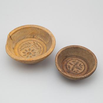 TWO WOODEN BUTTER MOULDS, 18TH/19TH CENTURY.