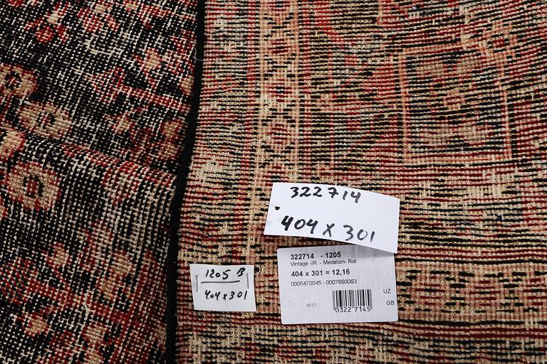 A carpet, Persian, Vintage Design, c. 404 x 301 cm.