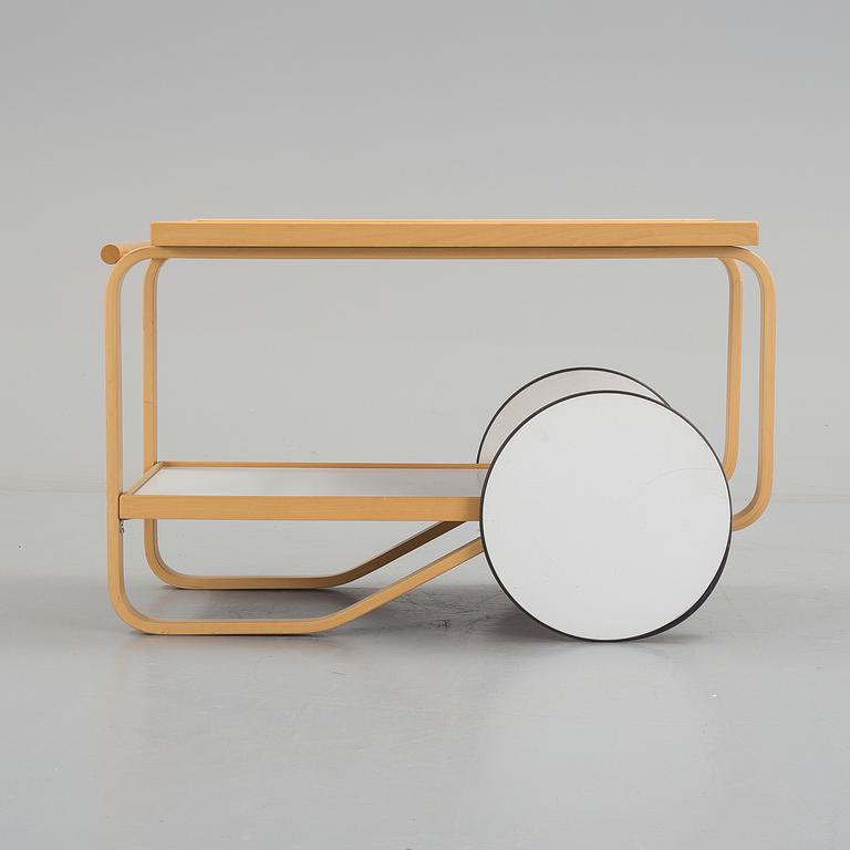 A mid 20th century tea trolley model 98 for Artek.