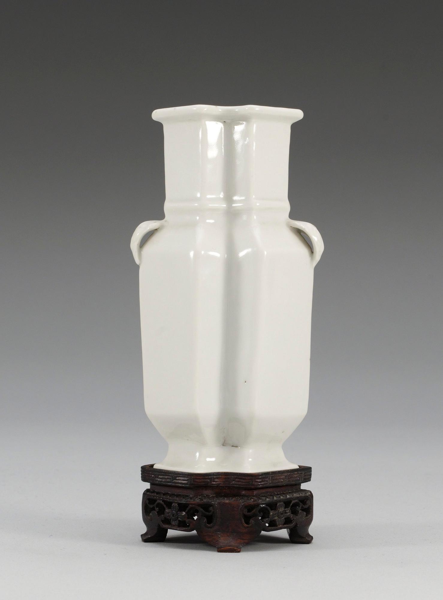 A blanc de chine double gourd vase, Qing dynasty.