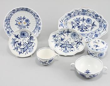 SERVISDELAR, 11 st, porslin, "Lökmönstret", Meissen, 1900-talets andra hälft.